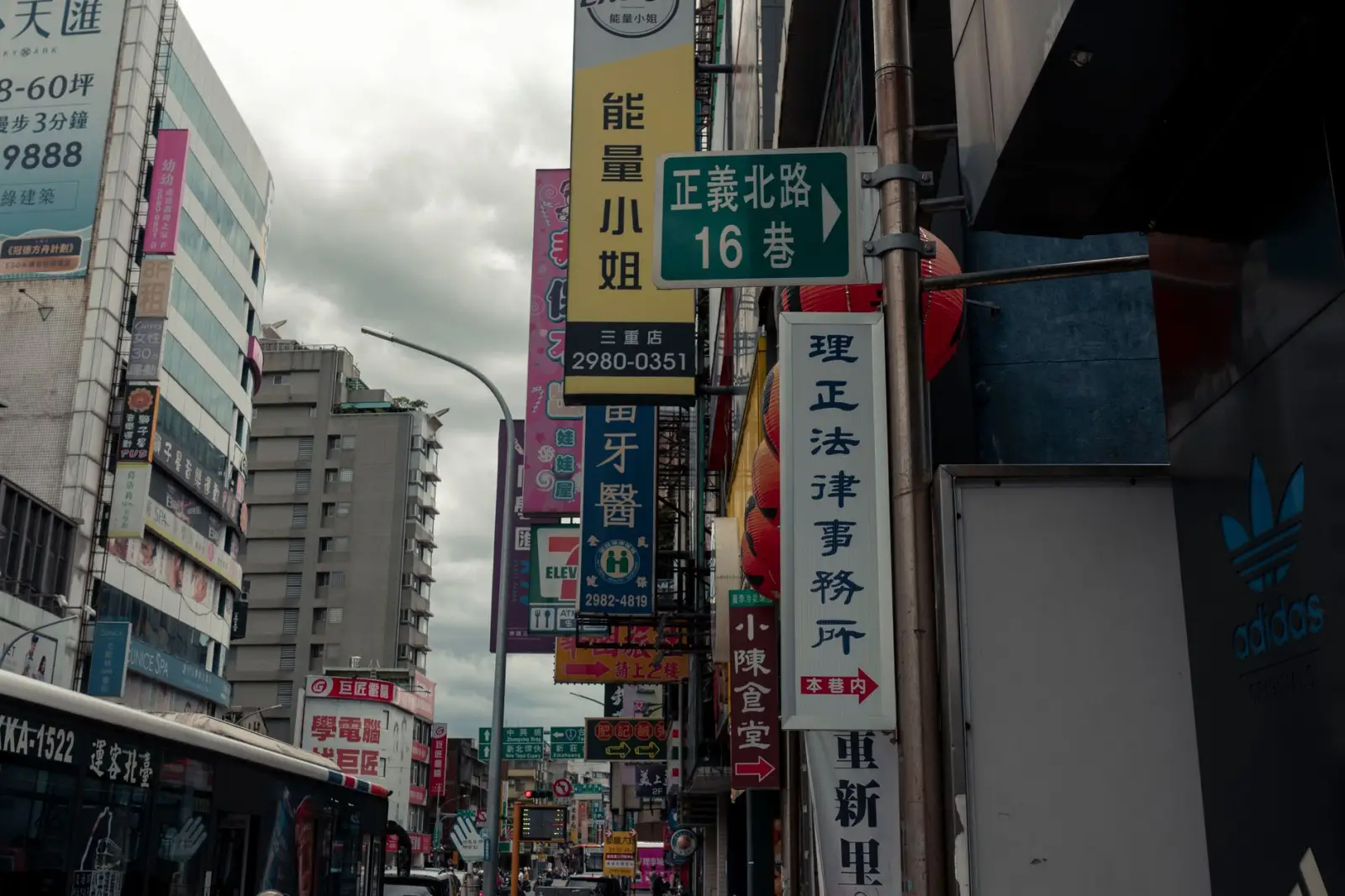 积木与拼图对儿童智力开发的作用解析：从认知发展到动手能力培养